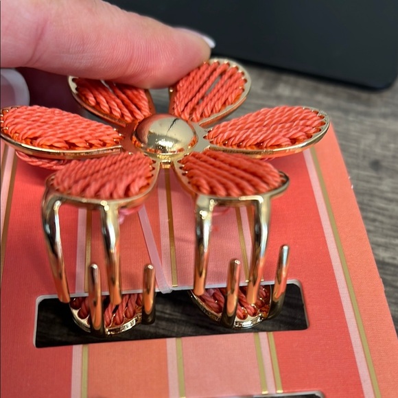 Piper K | Metal Flower Hair Clips - Picture 6 of 6